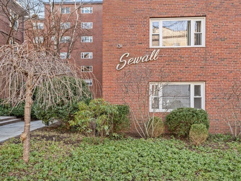 1 bed, 1 bath apartment for rent at 131 Sewall Ave Unit 6, Coolidge Corner — photo 3 of 21