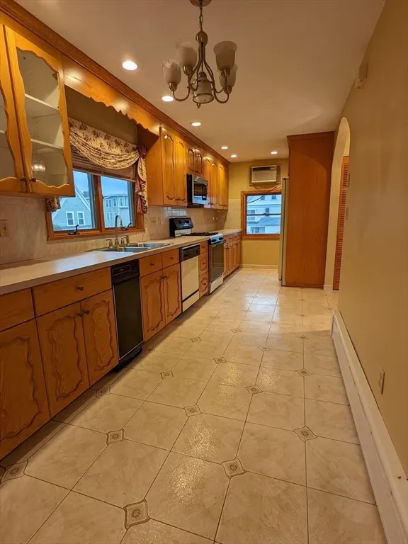 4 bed, 2 bath apartment for rent at 131 Summer Unit 2, Malden — photo 4 of 25