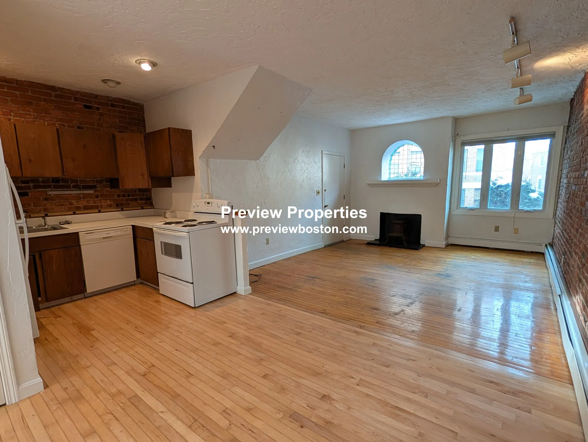 1 bed, 1 bath apartment for rent at 131 Sutherland Rd Unit 1P, Brighton — photo 2 of 8