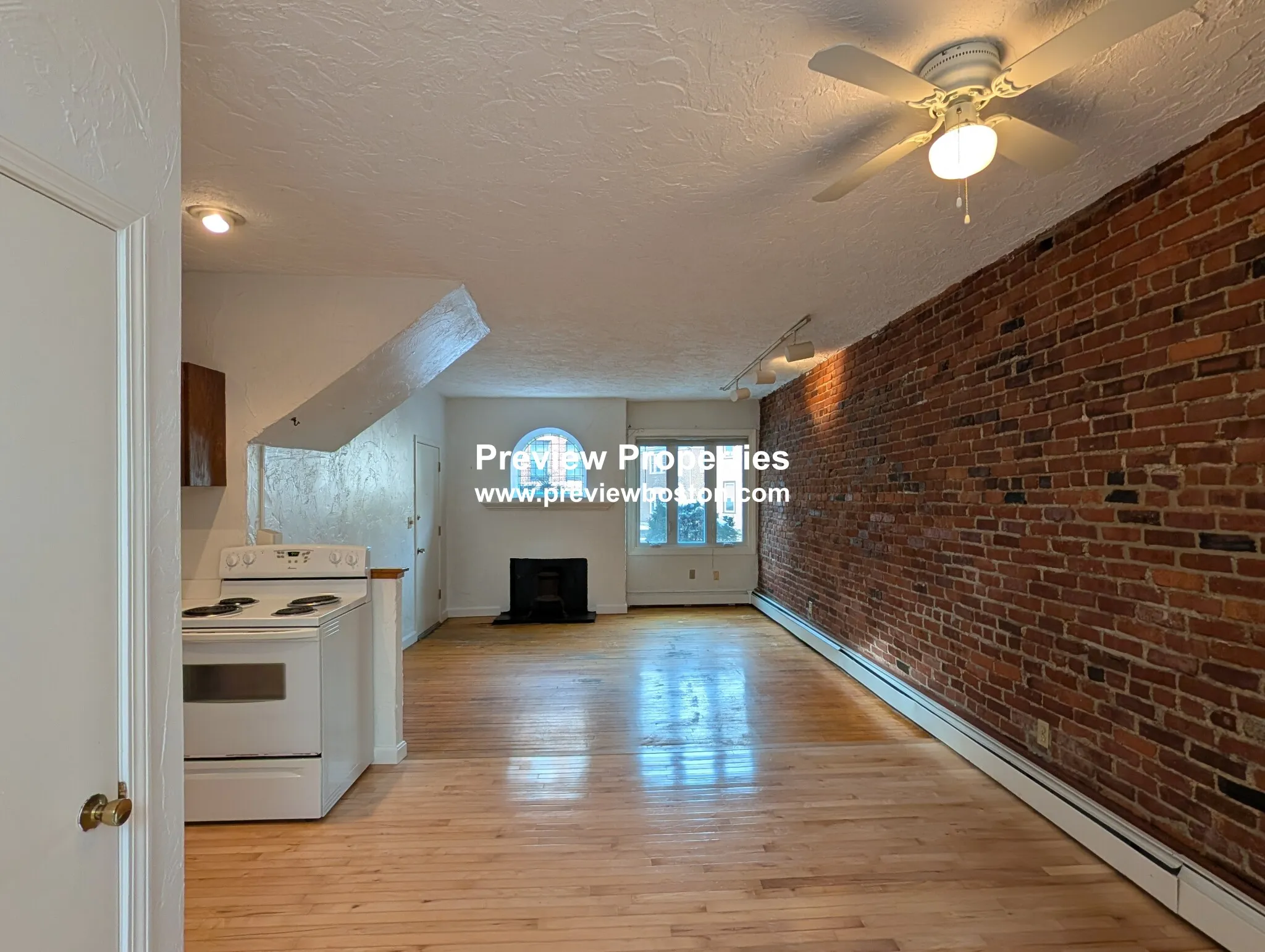 1 bed, 1 bath apartment for rent at 131 Sutherland Rd Unit 1P, Brighton