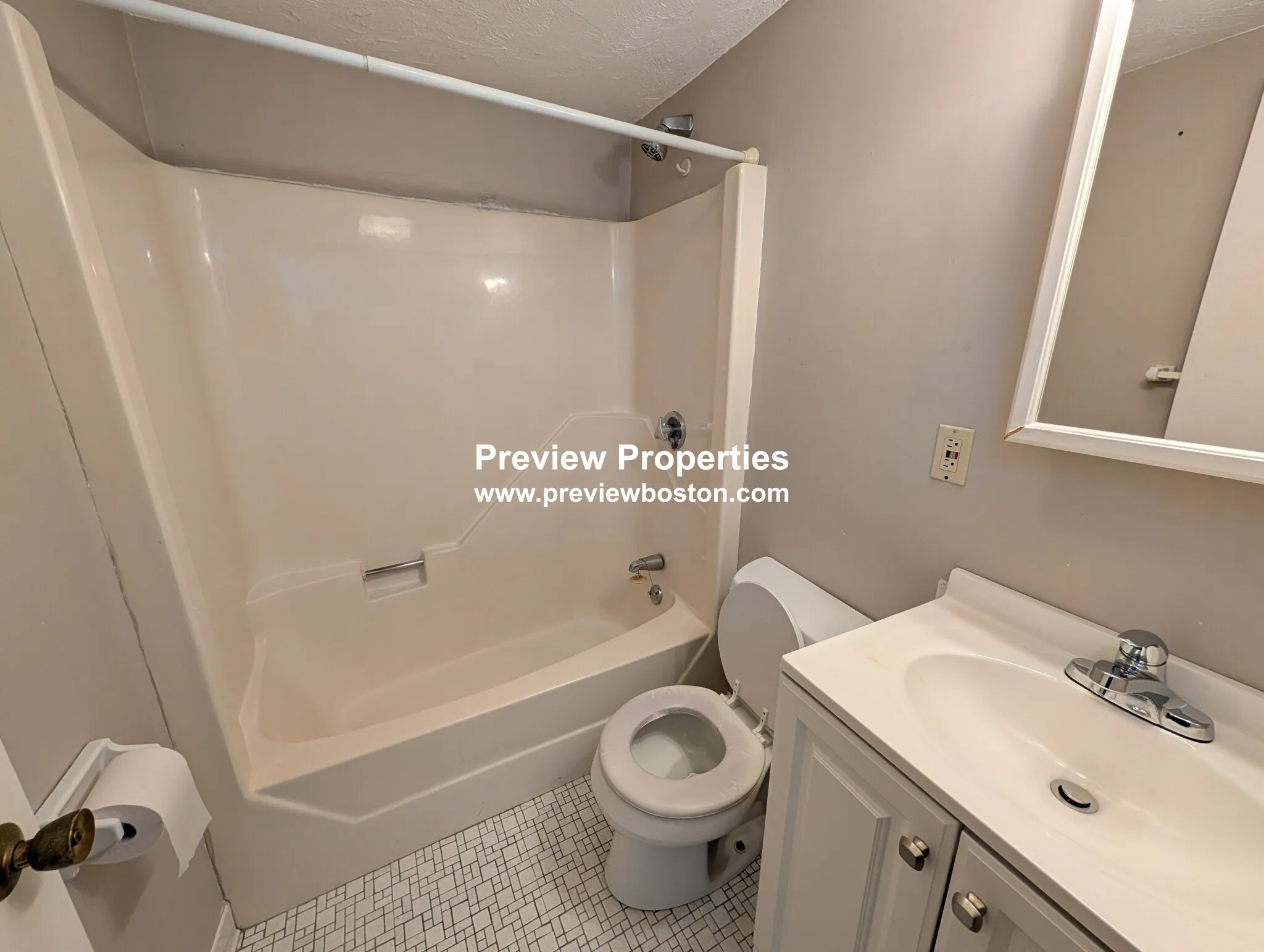 1 bed, 1 bath apartment for rent at 131 Sutherland Rd Unit 1P, Brighton — photo 8 of 8