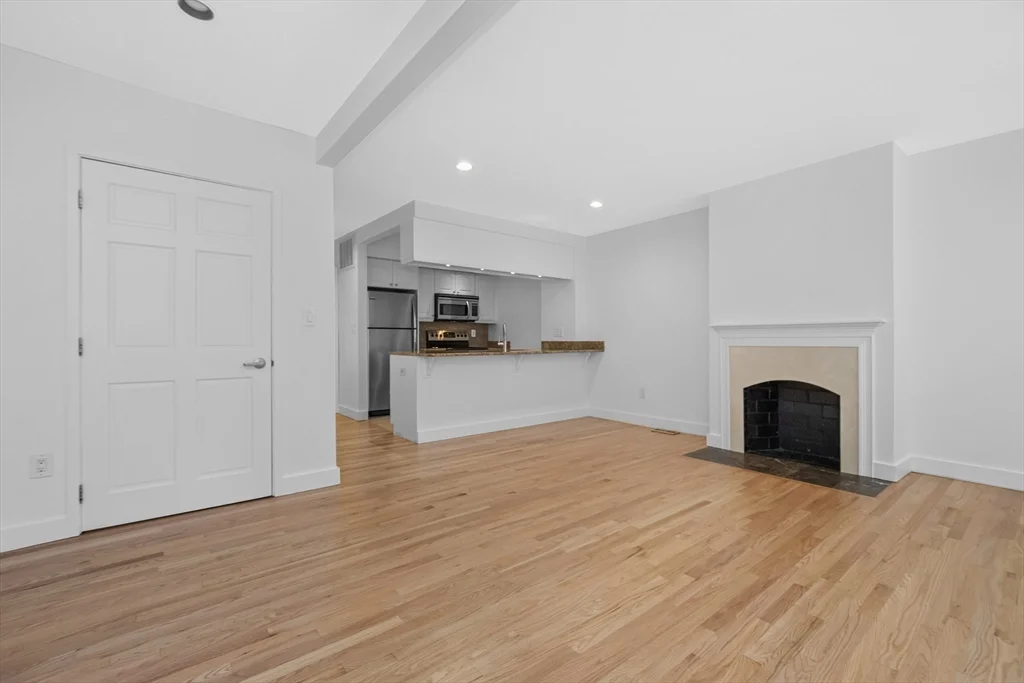 1 bed, 1 bath apartment for rent at 131 Warren Ave Unit 1, South End — photo 5 of 16