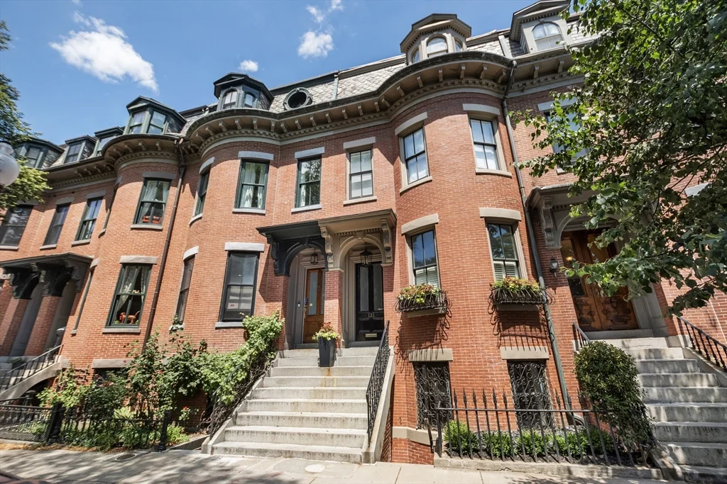 1 bed, 1 bath apartment for rent at 131 Warren Ave Unit 1, South End