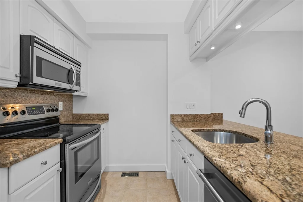 1 bed, 1 bath apartment for rent at 131 Warren Ave Unit 1, South End — photo 7 of 16