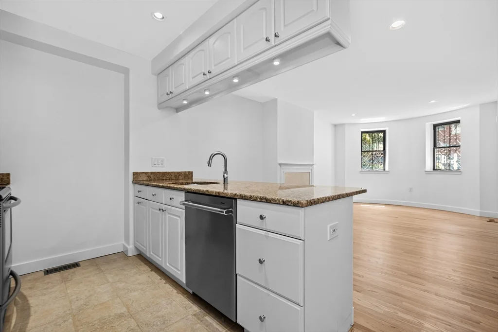 1 bed, 1 bath apartment for rent at 131 Warren Ave Unit 1, South End — photo 8 of 16