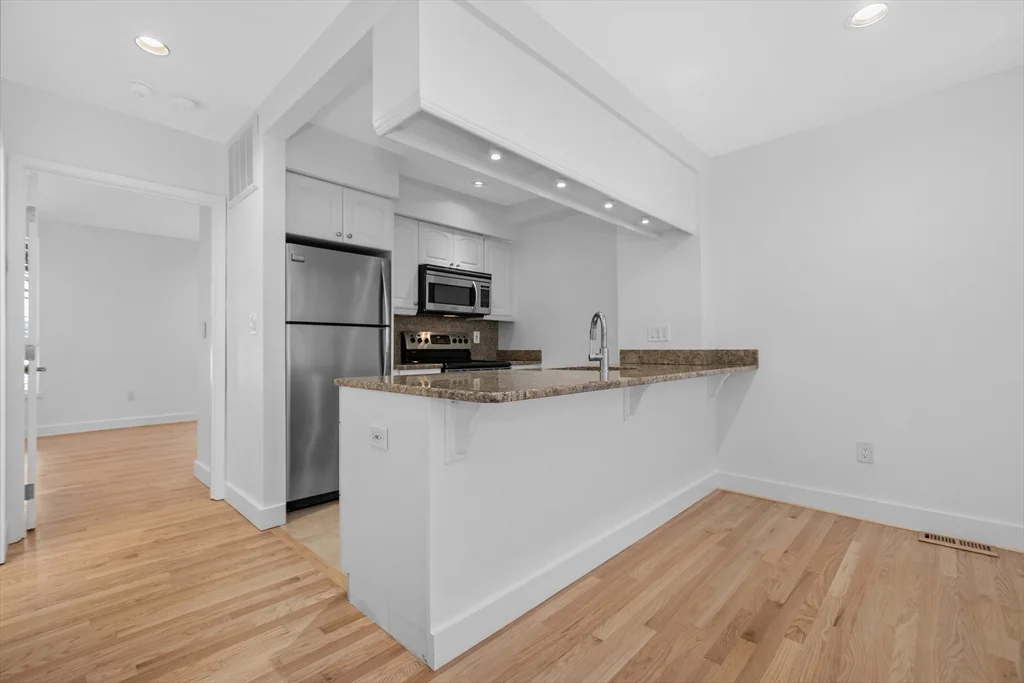 1 bed, 1 bath apartment for rent at 131 Warren Ave Unit 1, South End — photo 6 of 16