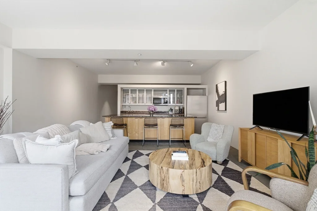 1 bed, 1 bath apartment for rent at 1313 Washington St Unit 414, South End — photo 6 of 32