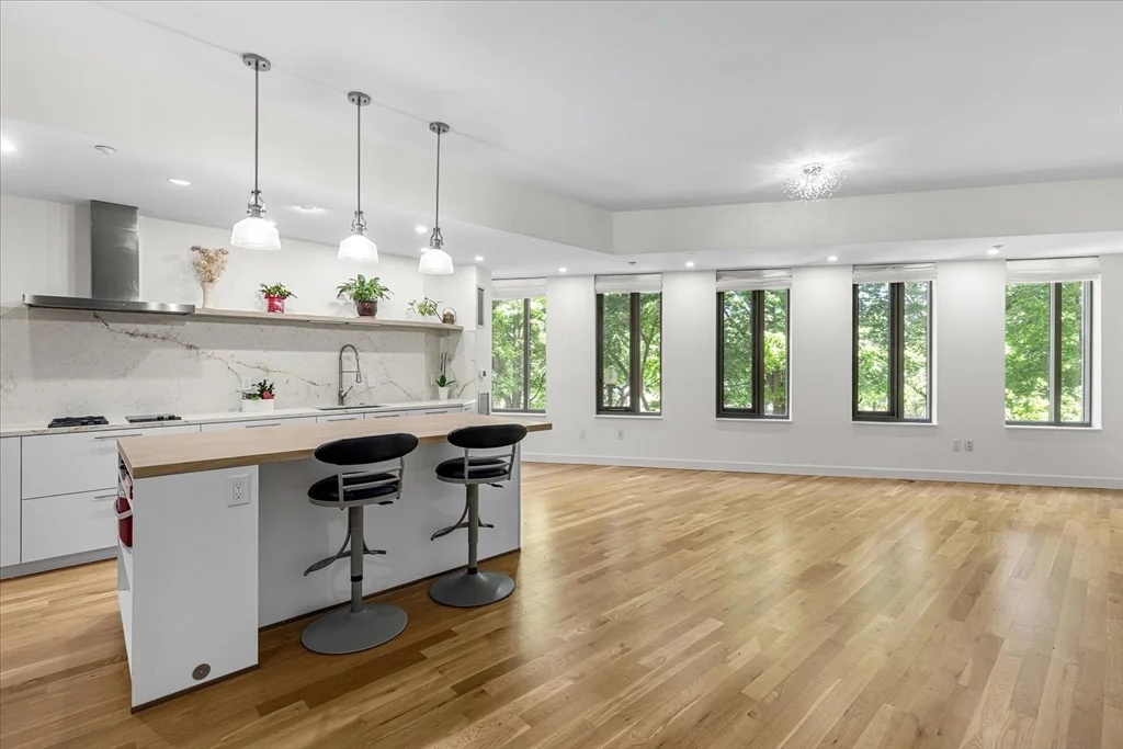 2 bed, 1 bath apartment for rent at 1313 Washington Unit 204, South End