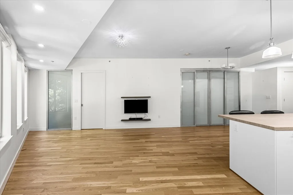 2 bed, 1 bath apartment for rent at 1313 Washington Unit 204, South End — photo 7 of 28