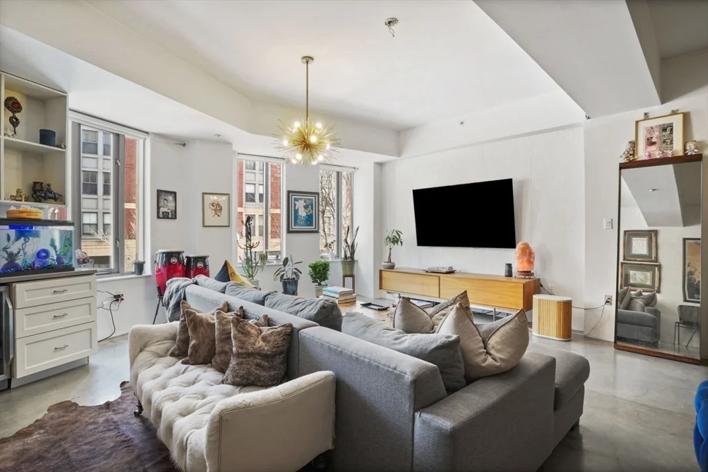 1 bed, 1 bath apartment for rent at 1313 Washington Unit 215, South End — photo 3 of 19