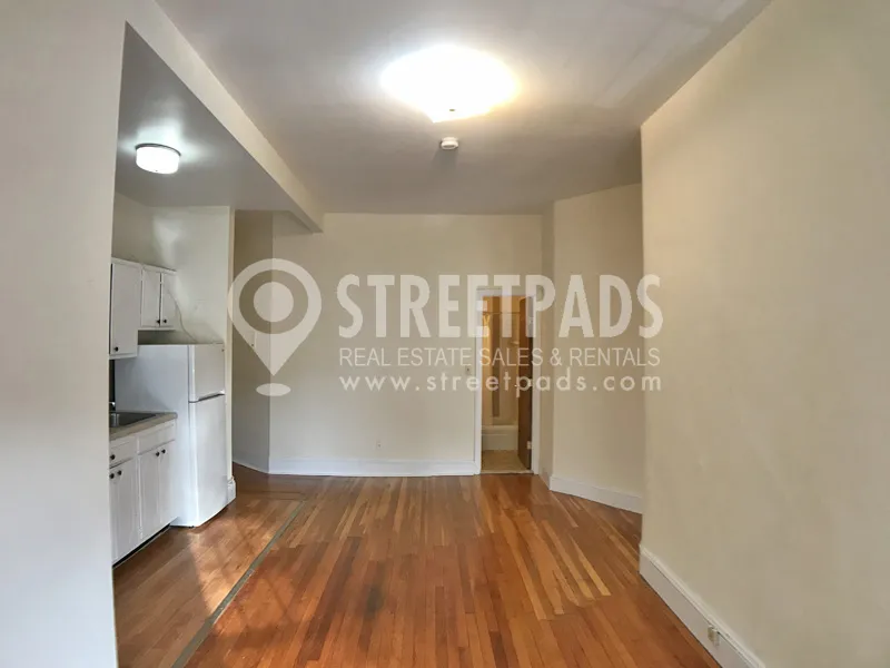 1 bed, 1 bath apartment for rent at 1315 Commonwealth Ave Unit 105, Allston — photo 4 of 21