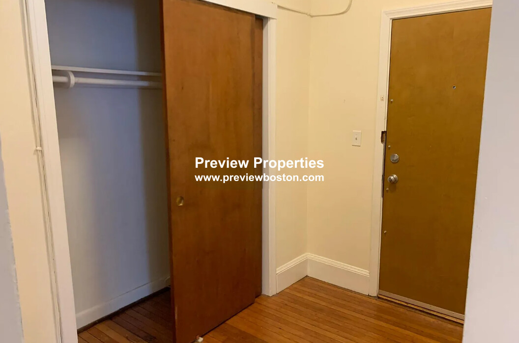 1 bed, 1 bath apartment for rent at 1315 Commonwealth Ave Unit 207P, Allston — photo 4 of 6