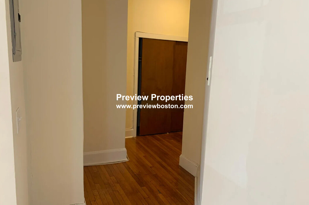 1 bed, 1 bath apartment for rent at 1315 Commonwealth Ave Unit 207P, Allston — photo 5 of 6