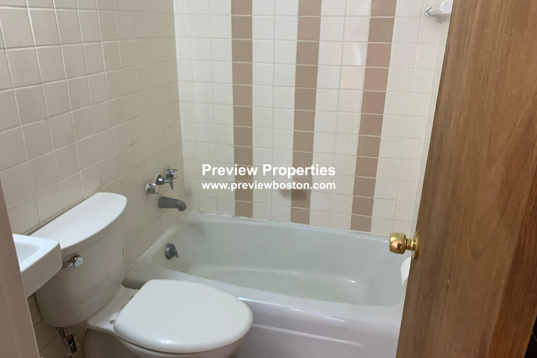 1 bed, 1 bath apartment for rent at 1315 Commonwealth Ave Unit 207P, Allston — photo 6 of 6