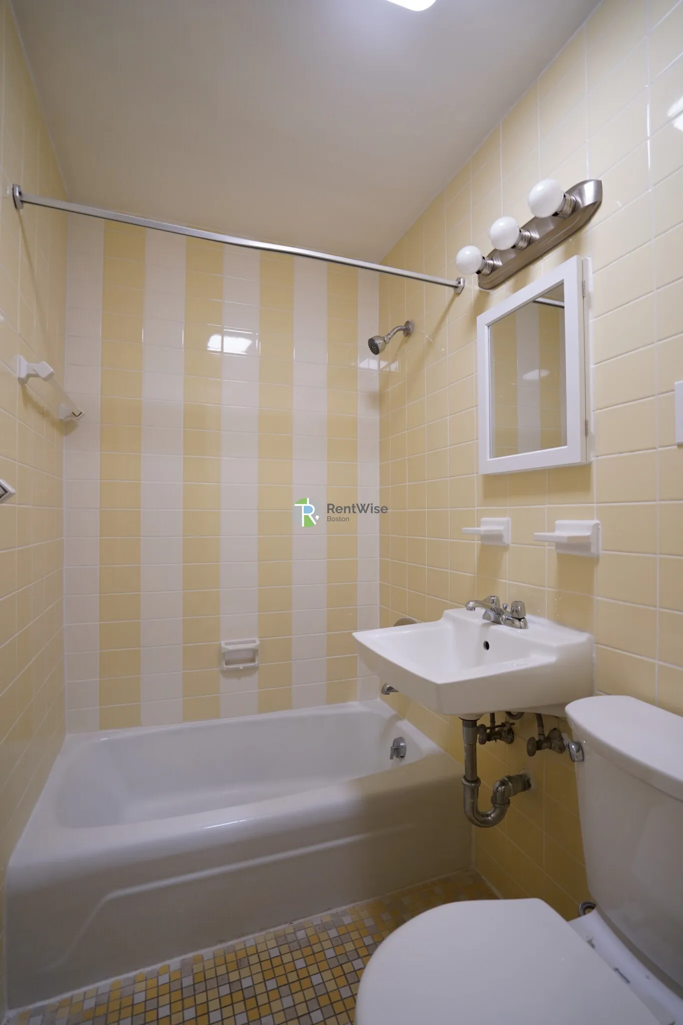 1 bed, 1 bath apartment for rent at 1315 Commonwealth Ave Unit 306, Allston — photo 9 of 12