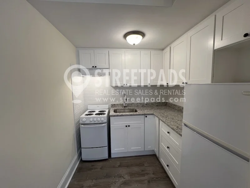 1 bed, 1 bath apartment for rent at 1315 Commonwealth Ave Unit 307, Allston — photo 4 of 17