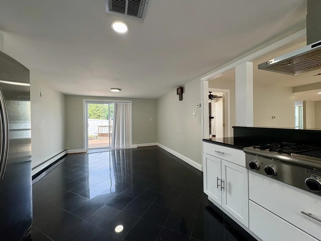 4 bed, 2 bath apartment for rent at 1318 Salem St Unit SF, Malden — photo 7 of 35