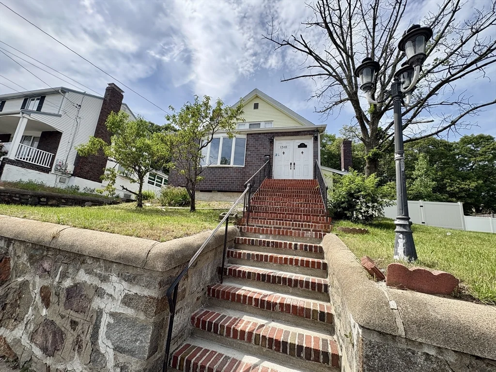 4 bed, 2 bath apartment for rent at 1318 Salem St Unit SF, Malden — photo 31 of 35