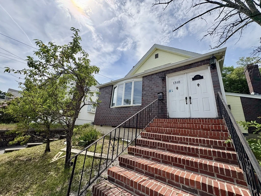 4 bed, 2 bath apartment for rent at 1318 Salem St Unit SF, Malden — photo 32 of 35