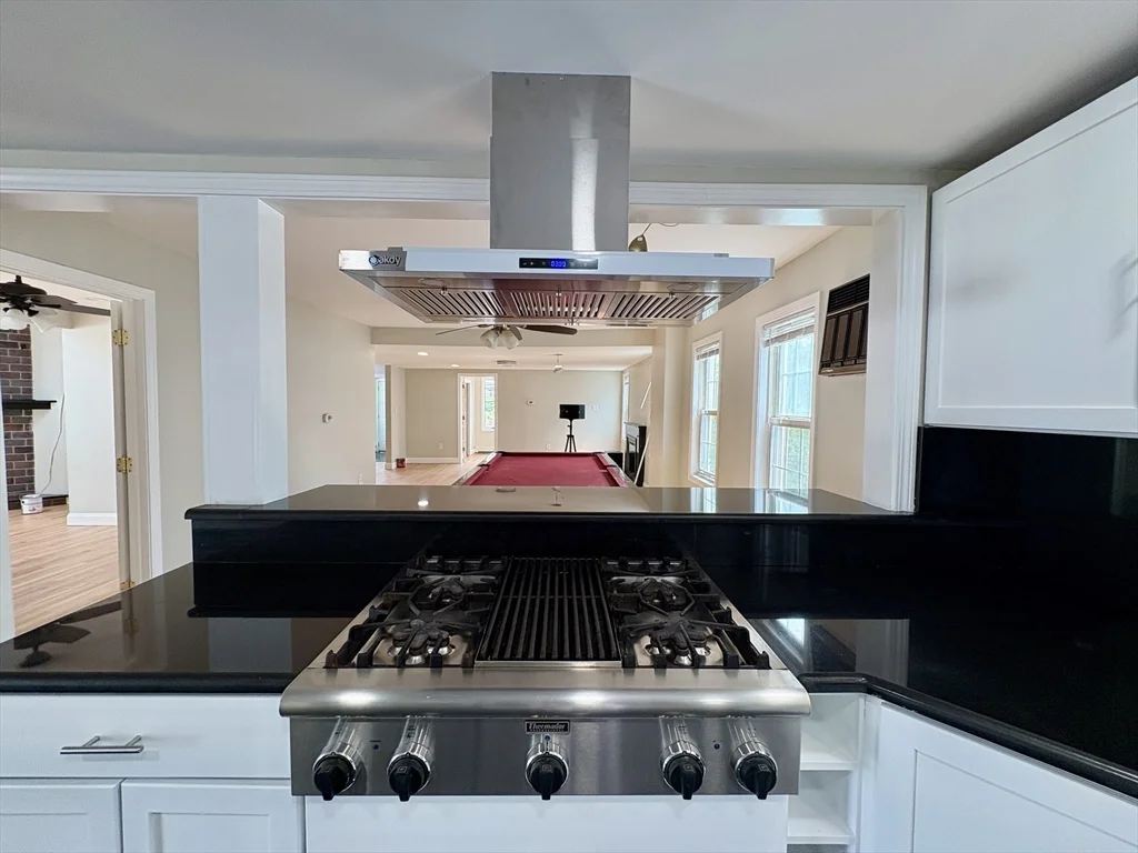 4 bed, 2 bath apartment for rent at 1318 Salem St Unit SF, Malden — photo 3 of 35