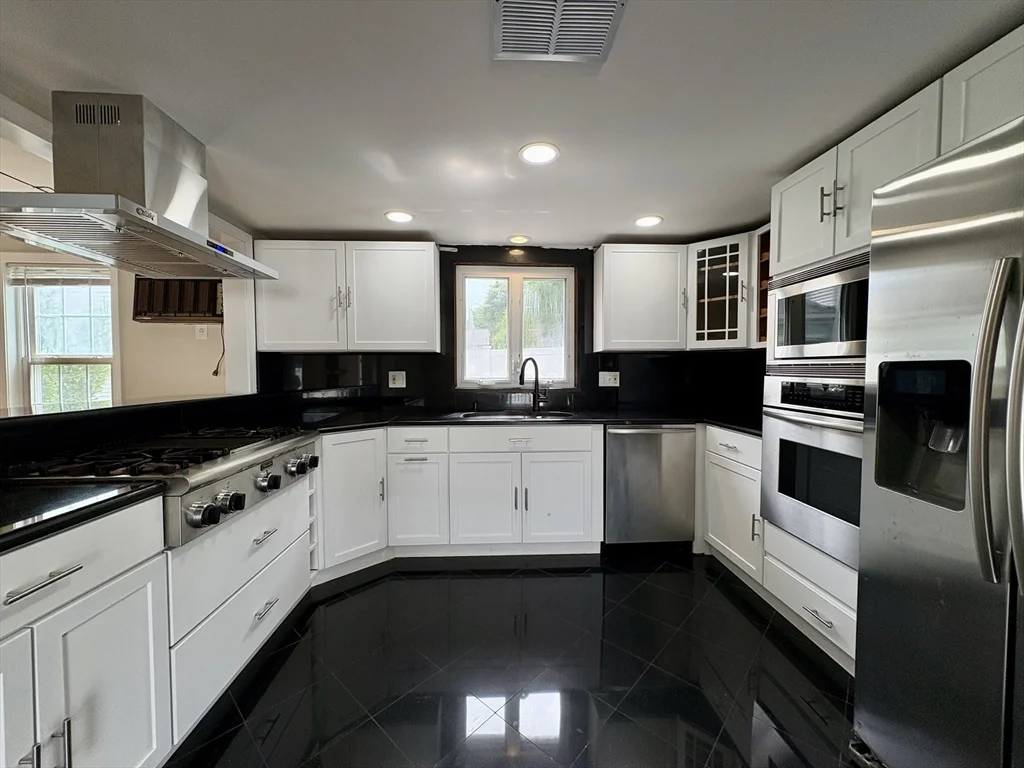 4 bed, 2 bath apartment for rent at 1318 Salem St Unit SF, Malden — photo 1 of 35