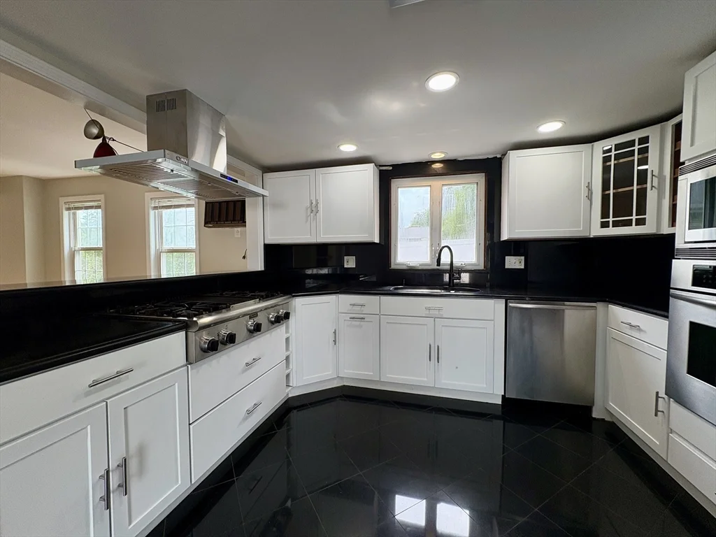 4 bed, 2 bath apartment for rent at 1318 Salem St Unit SF, Malden — photo 2 of 35
