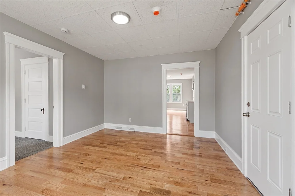 3 bed, 1 bath apartment for rent at 1319 Main St Unit 2, Worcester — photo 6 of 21