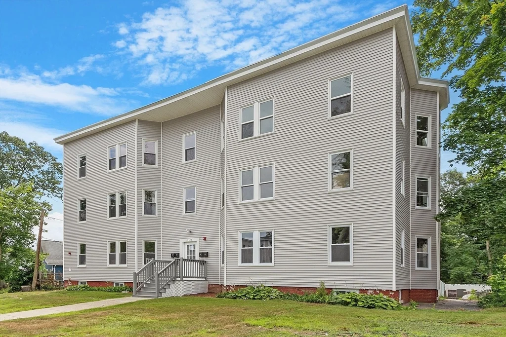 3 bed, 1 bath apartment for rent at 1319 Main St Unit 2, Worcester — photo 2 of 21