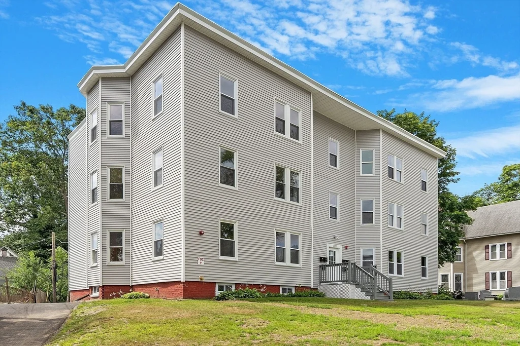 3 bed, 1 bath apartment for rent at 1319 Main St Unit 2, Worcester