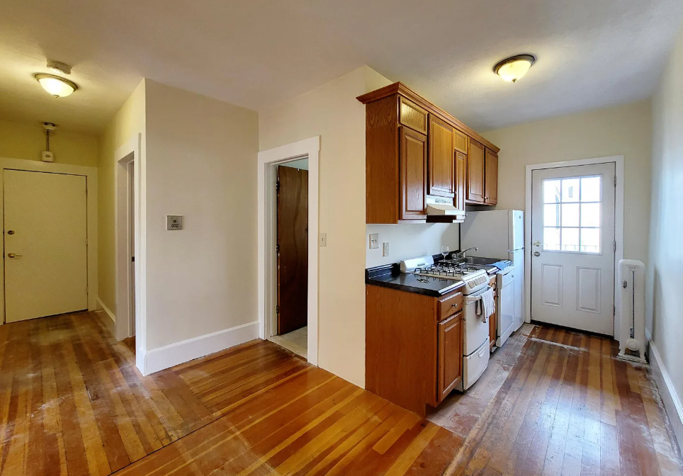 2 bed, 1 bath apartment for rent at 132 1/2 Oxford St Unit 6, Baldwin — photo 2 of 9