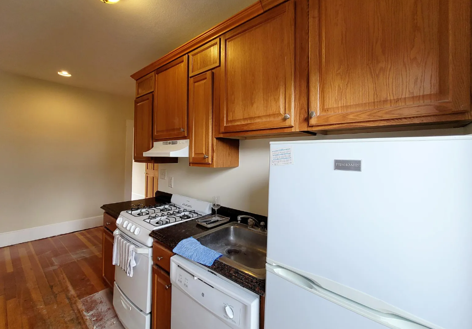 2 bed, 1 bath apartment for rent at 132 1/2 Oxford St Unit 6, Baldwin