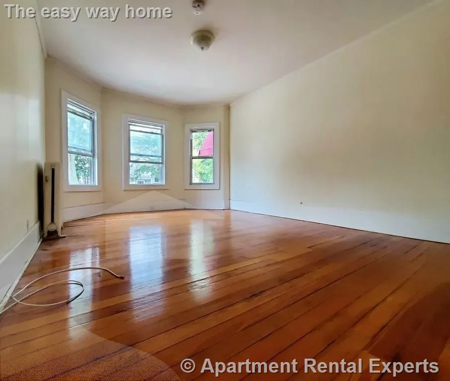 2 bed, 1 bath apartment for rent at 132.5 Oxford St Unit 2, Baldwin — photo 5 of 10