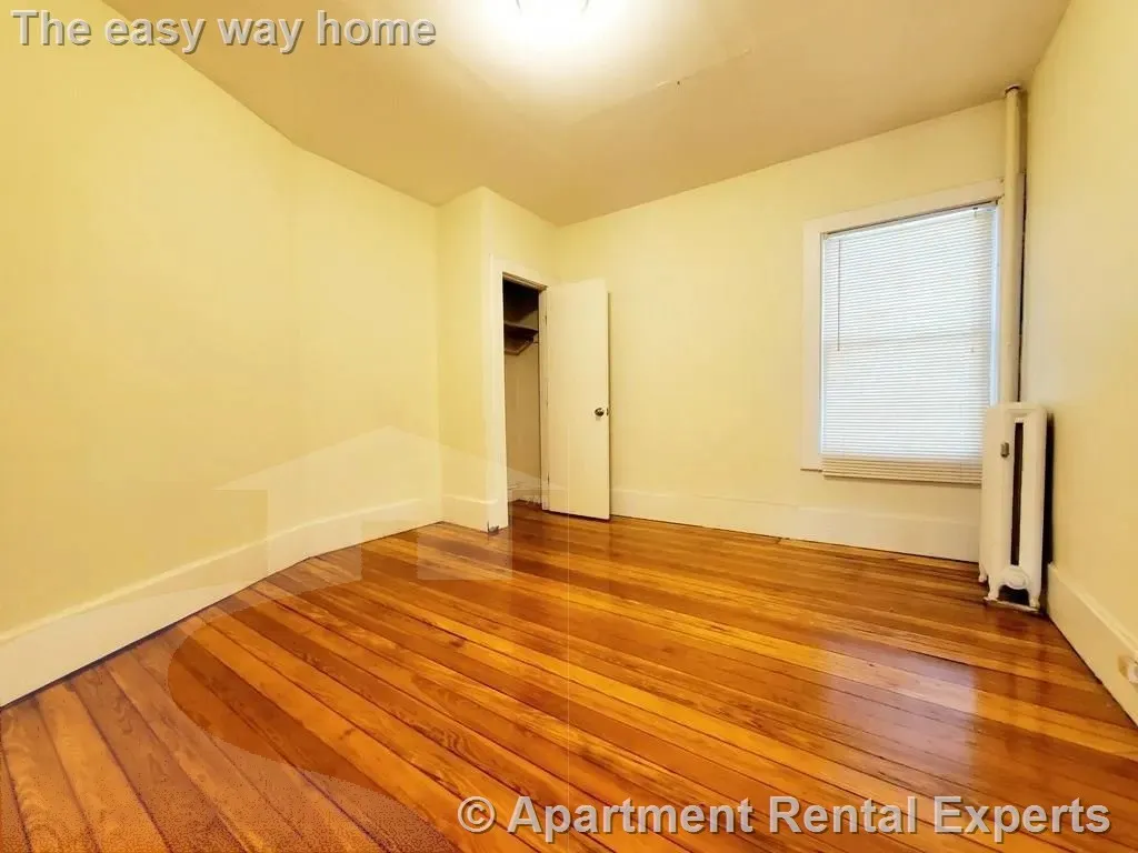 2 bed, 1 bath apartment for rent at 132.5 Oxford St Unit 2, Baldwin — photo 3 of 10