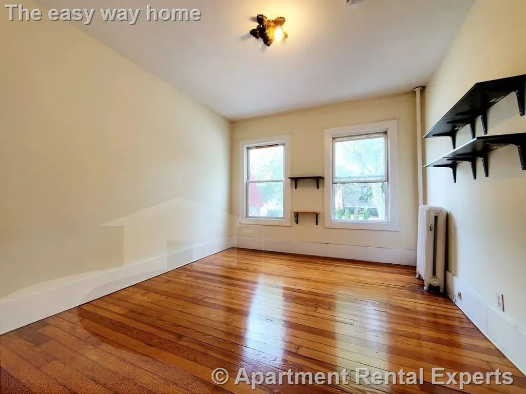 2 bed, 1 bath apartment for rent at 132.5 Oxford St Unit 2, Baldwin — photo 4 of 10