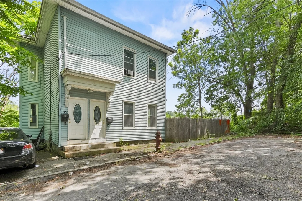 2 bed, 1 bath apartment for rent at 132 Bartlett Unit 132, Lowell — photo 1 of 24