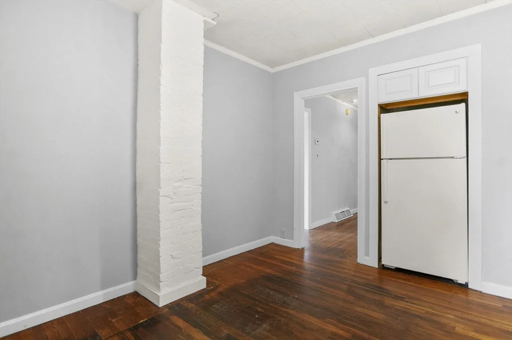 2 bed, 1 bath apartment for rent at 132 Bartlett Unit 132, Lowell — photo 5 of 24