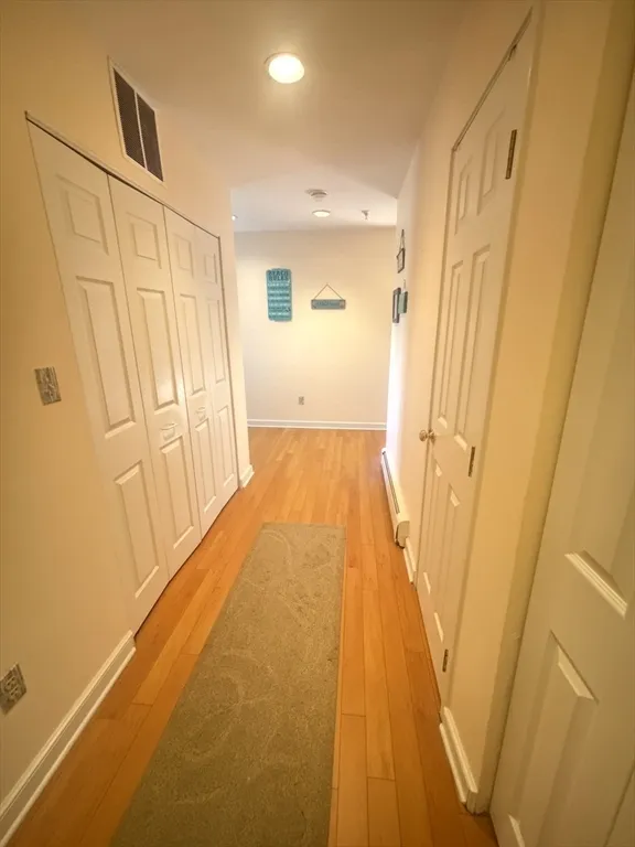 1 bed, 1 bath apartment for rent at 132 Bay St Unit 8, Hull — photo 7 of 8