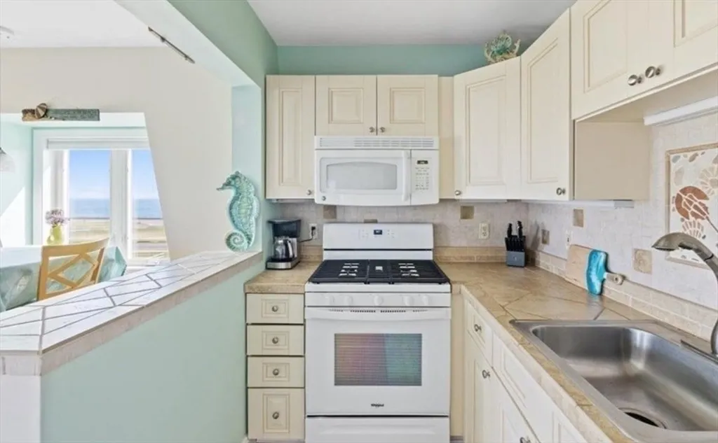 1 bed, 1 bath apartment for rent at 132 Bay St Unit 8, Hull