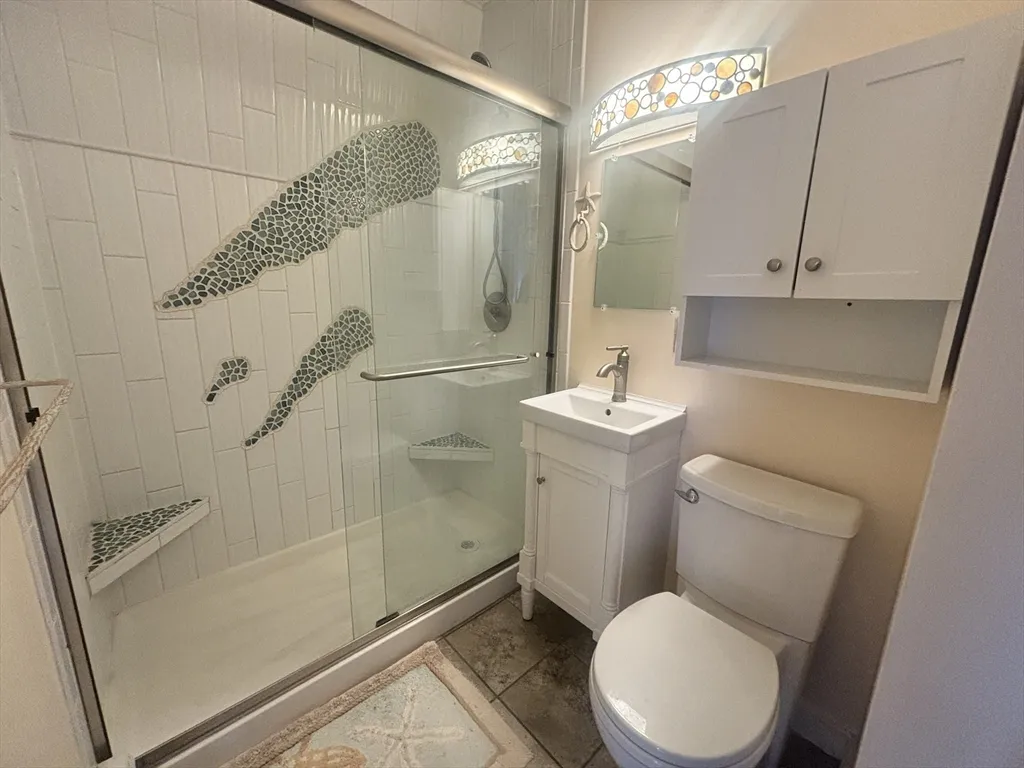 1 bed, 1 bath apartment for rent at 132 Bay St Unit 8, Hull — photo 6 of 8