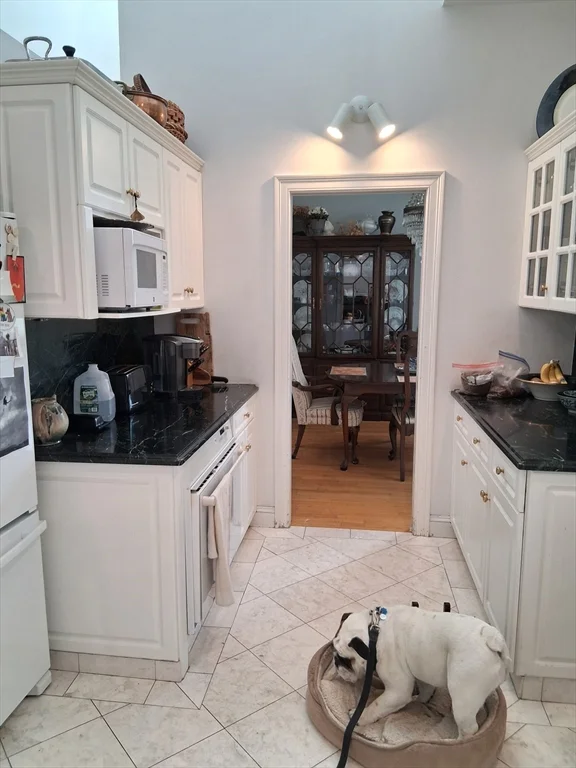 3 bed, 2 bath apartment for rent at 132 Boylston Unit 6, Back Bay — photo 4 of 10