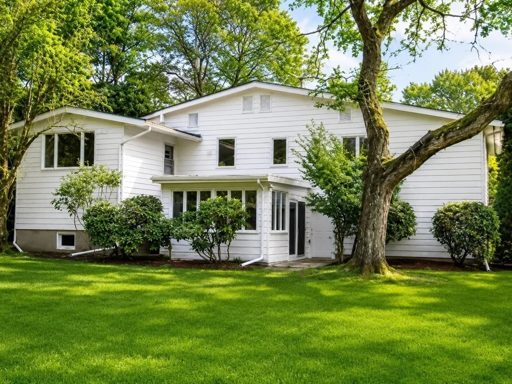 4 bed, 3 bath apartment for rent at 132 Brandeis Rd, Chestnut Hill — photo 10 of 10