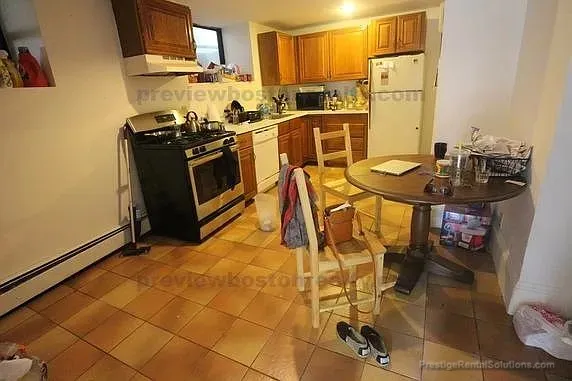 2 bed, 1 bath apartment for rent at 132 Chiswick Rd Unit B, Brighton — photo 6 of 6