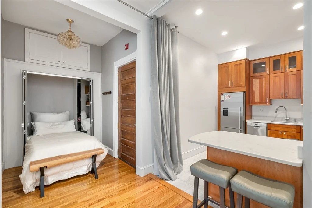 1 bed, 1 bath apartment for rent at 132 Commonwealth Ave Unit 8, Back Bay — photo 5 of 18