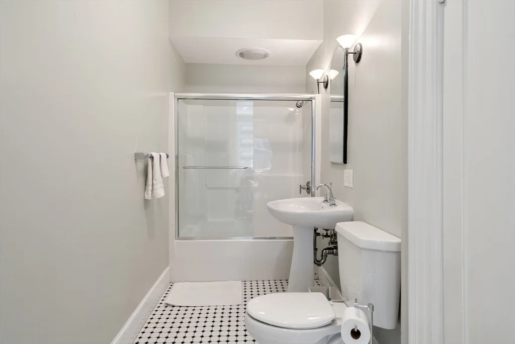 1 bed, 1 bath apartment for rent at 132 Commonwealth Ave Unit 8, Back Bay — photo 17 of 18