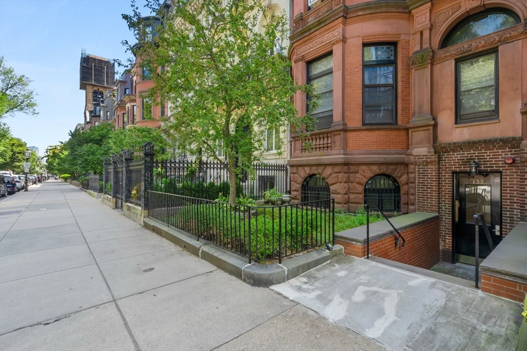 1 bed, 1 bath apartment for rent at 132 Commonwealth Ave Unit 8, Back Bay — photo 18 of 18