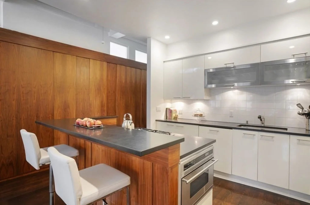 2 bed, 2 bath apartment for rent at 132 Commonwealth Unit 9PH, Back Bay — photo 11 of 27