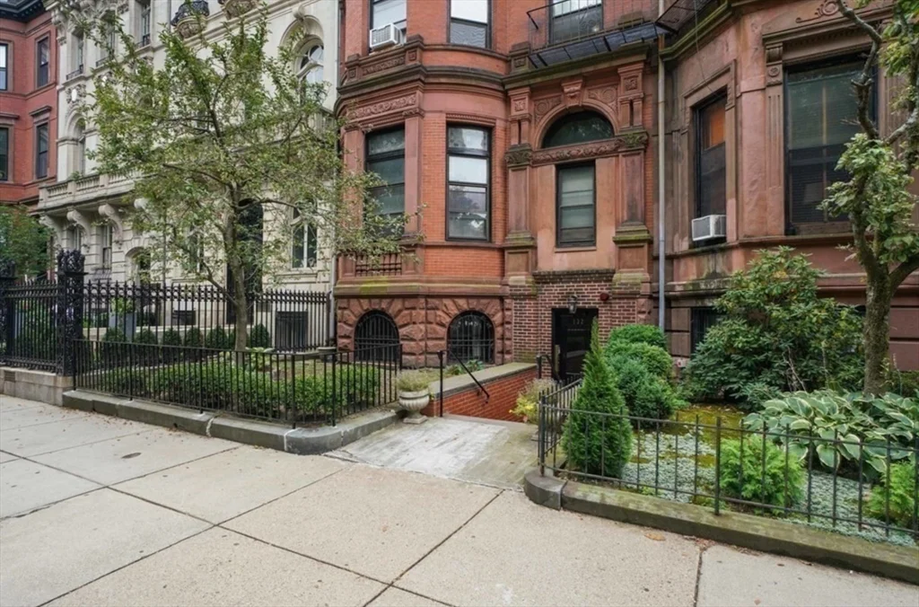 2 bed, 2 bath apartment for rent at 132 Commonwealth Unit 9PH, Back Bay — photo 26 of 27