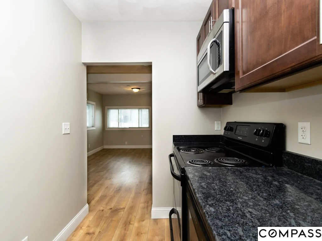 Studio bed, 1 bath apartment for rent at 132 Dolphin Ave Unit 1, Revere — photo 3 of 17