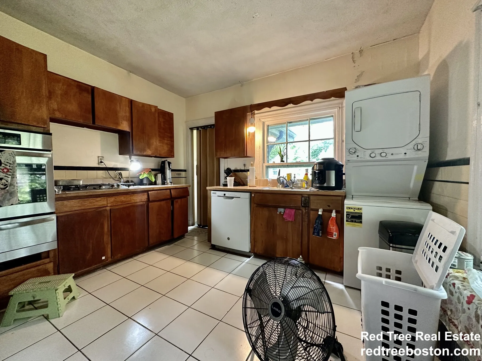 4 bed, 2 bath apartment for rent at 132 Kilsyth Rd Unit 2, Brighton — photo 4 of 19