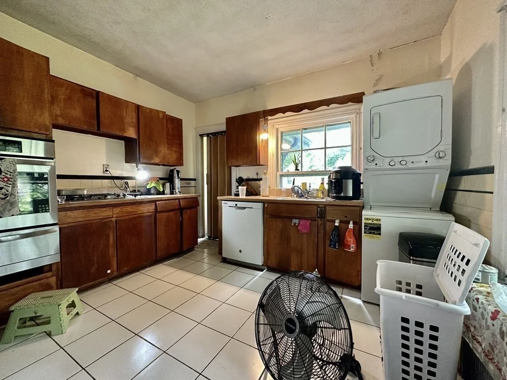 4 bed, 2 bath apartment for rent at 132 Kilsyth Unit 132, Boston — photo 4 of 19